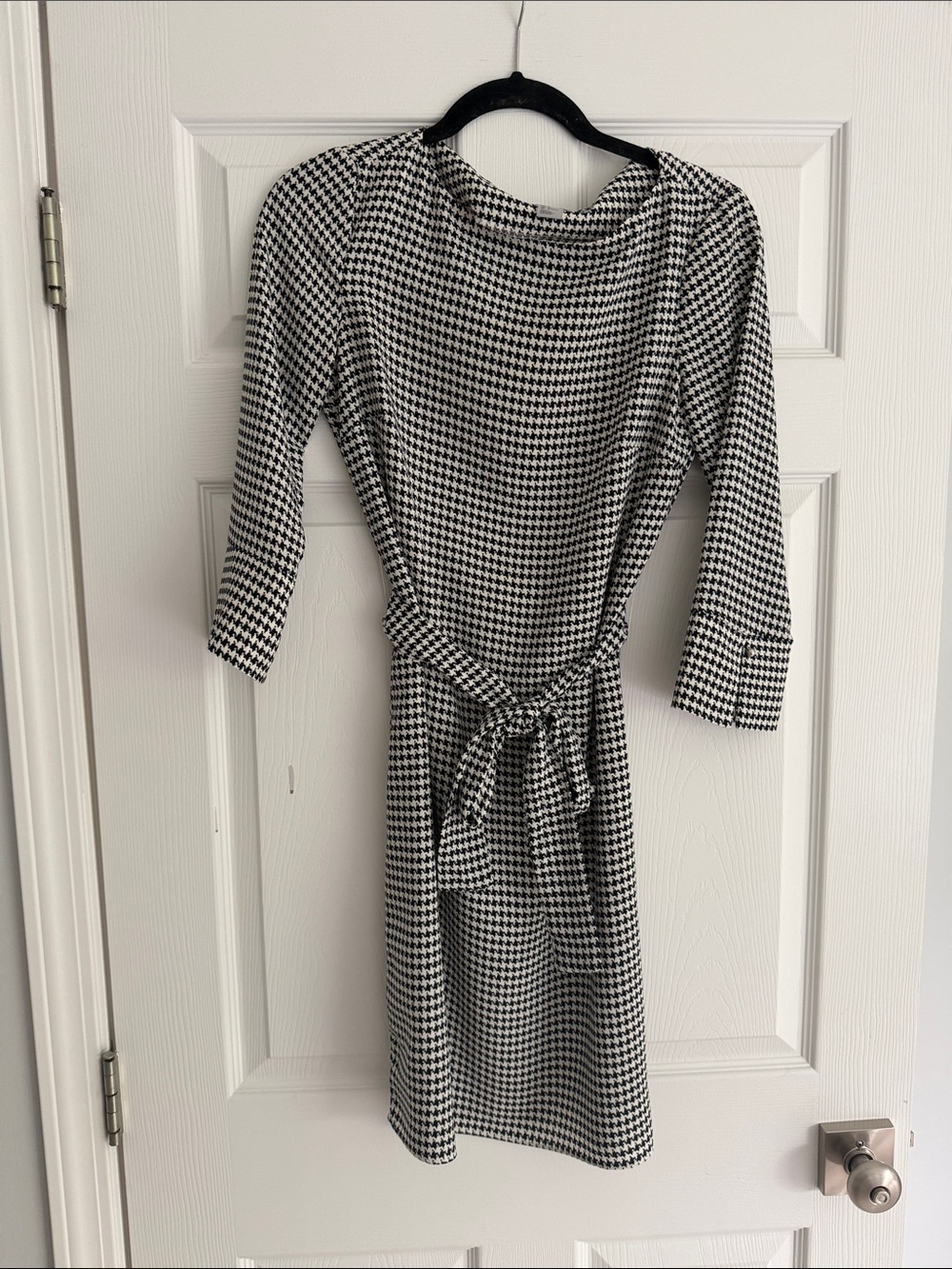 H&M Black and White Houndstooth Long Sleeve Tie-Waist Dress